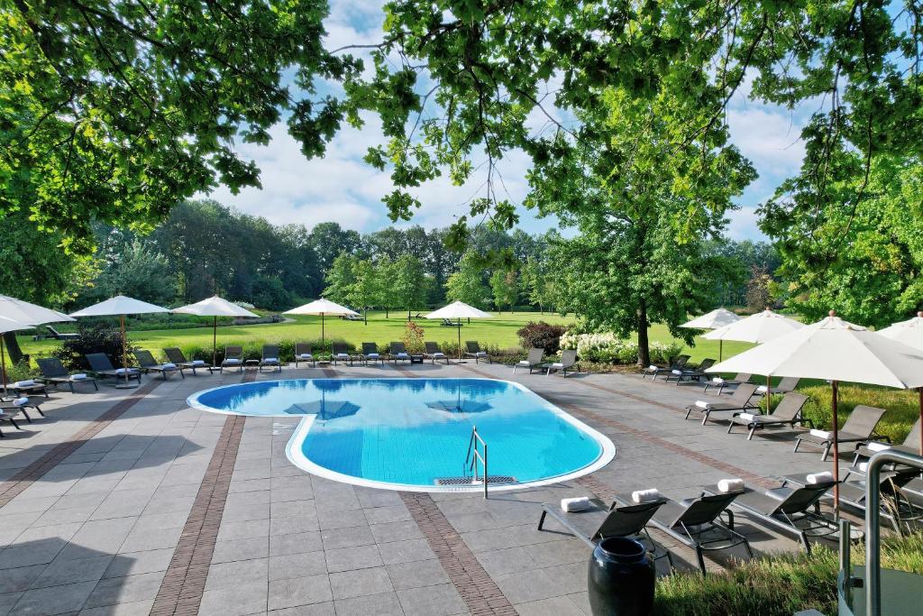 Bazén v ubytování Fletcher Parkhotel De Wiemsel nebo v jeho okolí