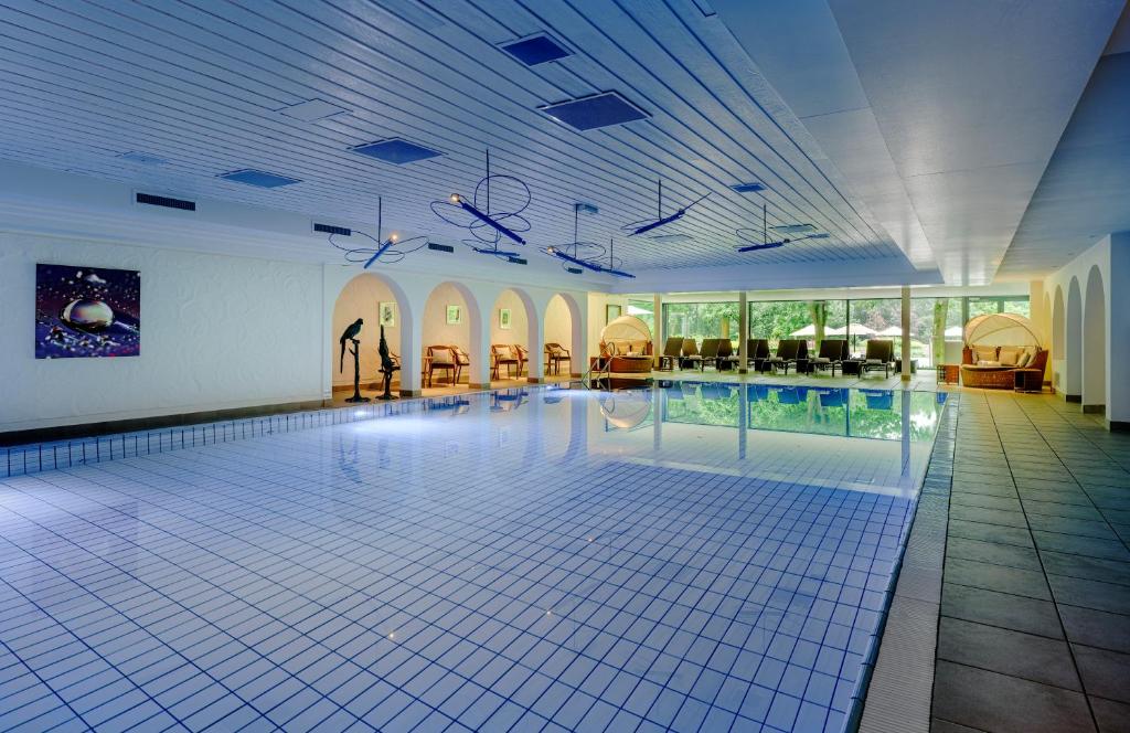 Bazén v ubytování Fletcher Parkhotel De Wiemsel nebo v jeho okolí