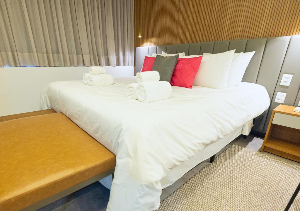 Postel nebo postele na pokoji v ubytování Urbà Home Stay by Housi