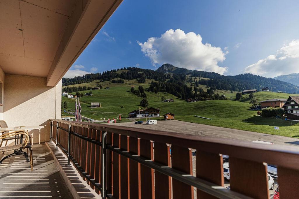 Nespecifikovaný výhled na hory nebo výhled na hory při pohledu z hotelu