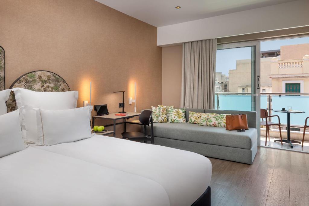 
Connecting Double and Triple Room
