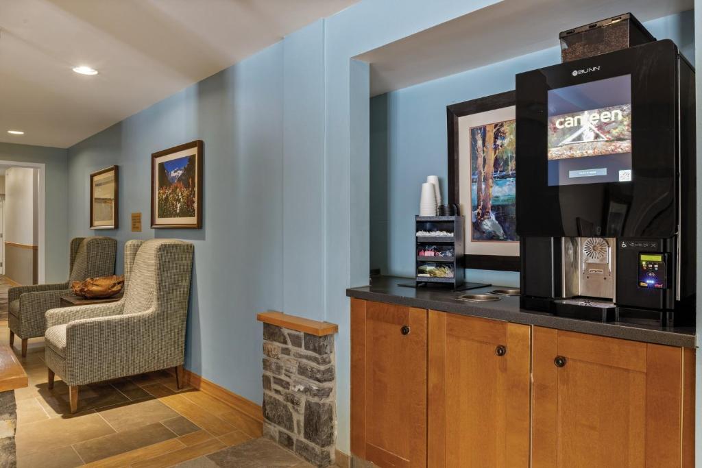 TV a/nebo společenská místnost v ubytování WorldMark Canmore-Banff