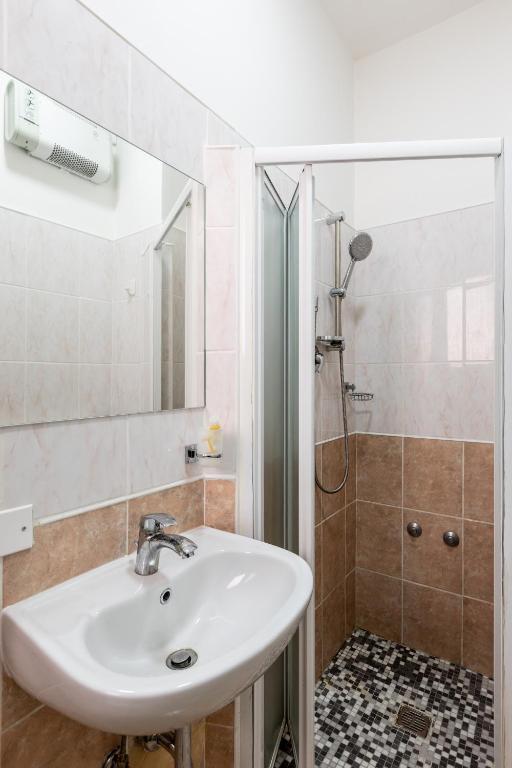 La Tour Palace Hotel & Restaurant - Resim 44