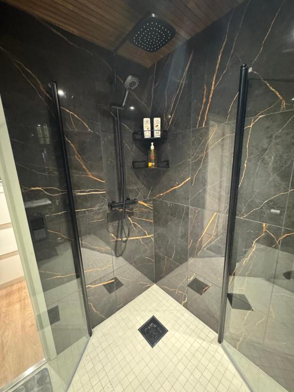 Ένα μπάνιο στο PirkkaNest