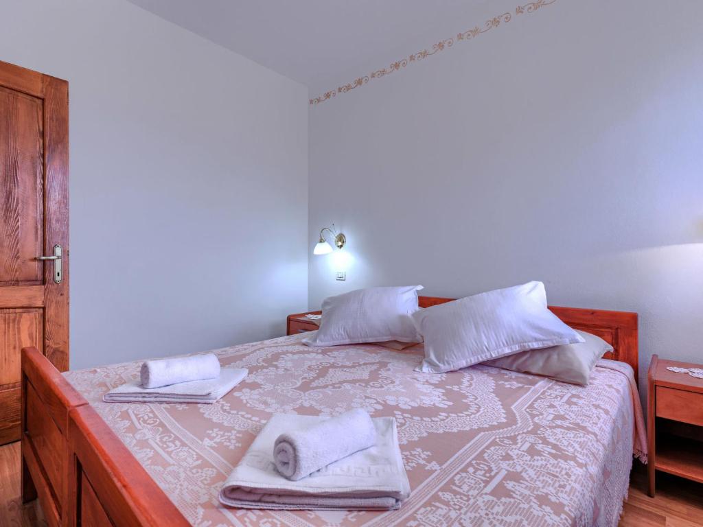 Posteľ alebo postele v izbe v ubytovaní Apartment Ivan & Tina-2 by Interhome