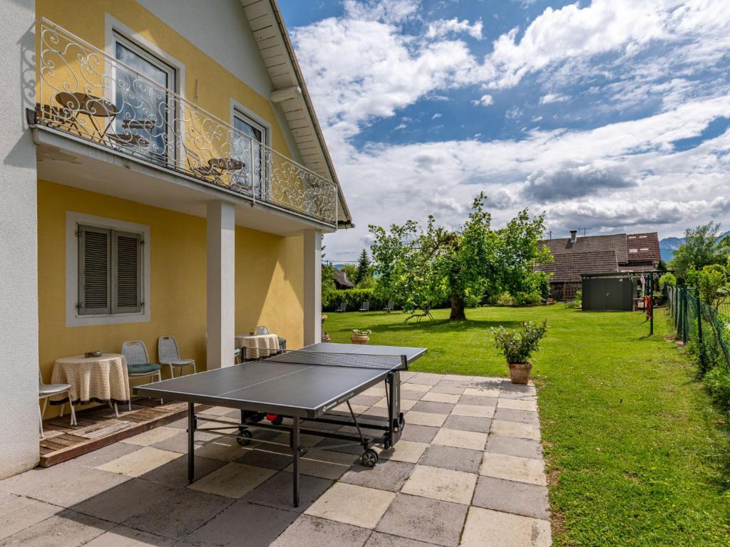 A garden outside Apartment Ogris-2 by Interhome