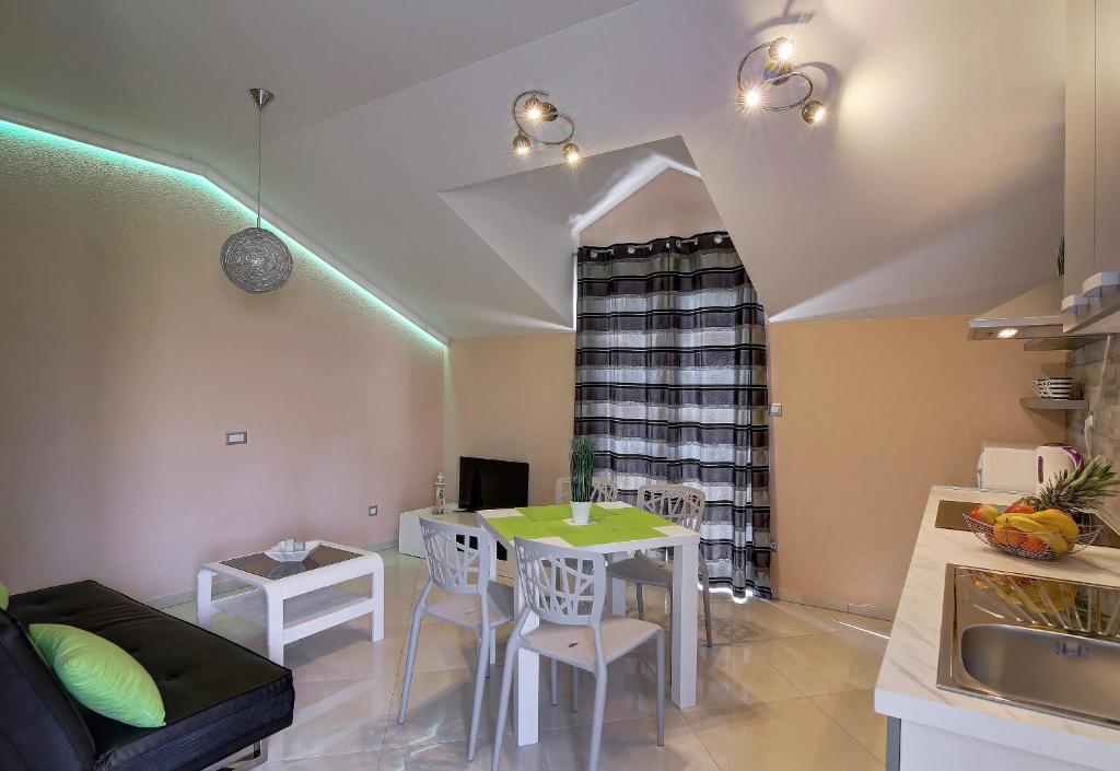 Posedenie v ubytovaní Apartman Blue Bay