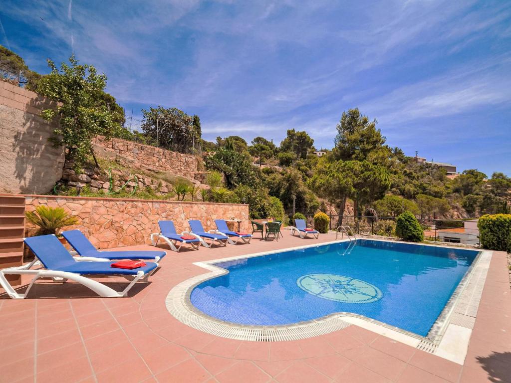 Bazén v ubytovaní Holiday Home Cala Llorell-1 by Interhome alebo v jeho blízkosti