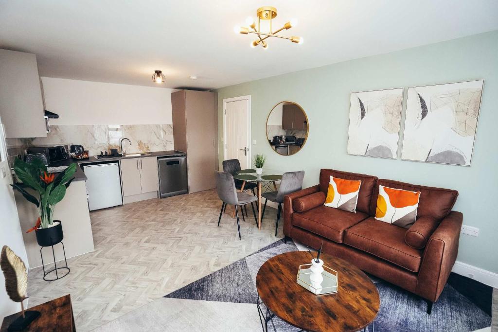 Photo inspiration: Hen Chickens Luxury Apartments Free Parking By Derbnb Derby Photo Inspiration