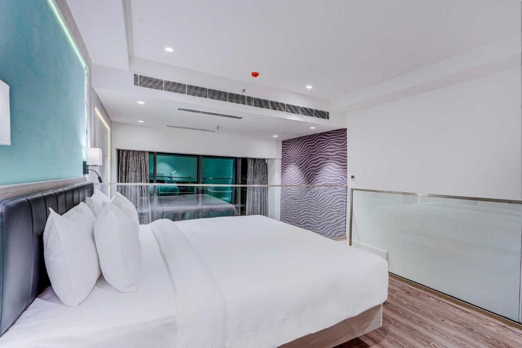 Ένα ή περισσότερα κρεβάτια σε δωμάτιο στο Luxurious Residences by Sunday at M3M Broadway Sec 71