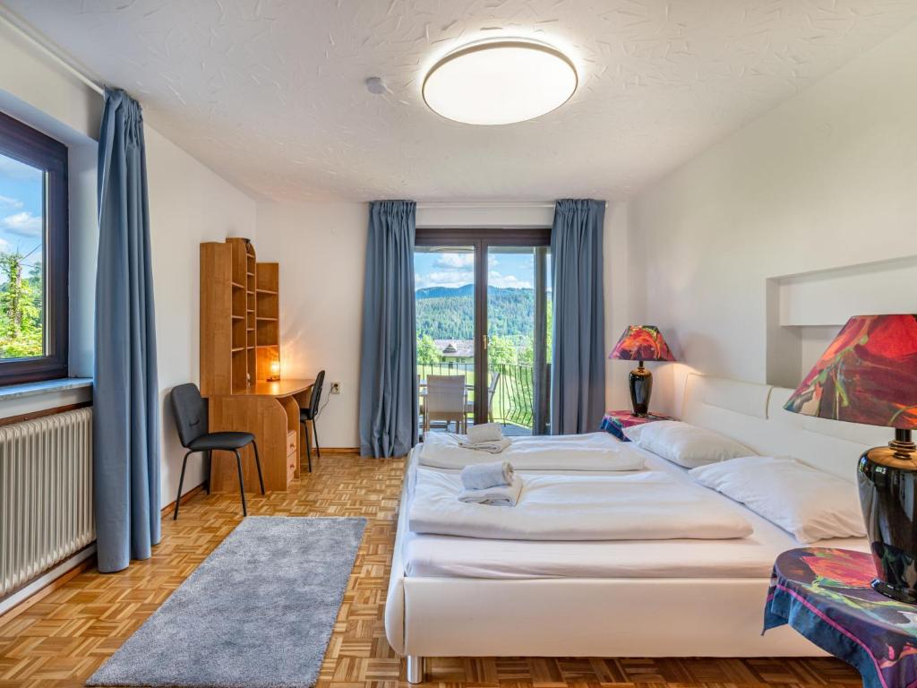 Postel nebo postele na pokoji v ubytování Holiday Home Zeitlos by Interhome