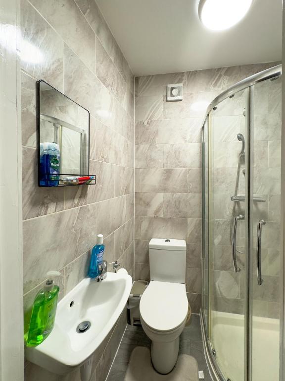 Heathrow Lodge BnB - 家庭间 - 带共用浴室