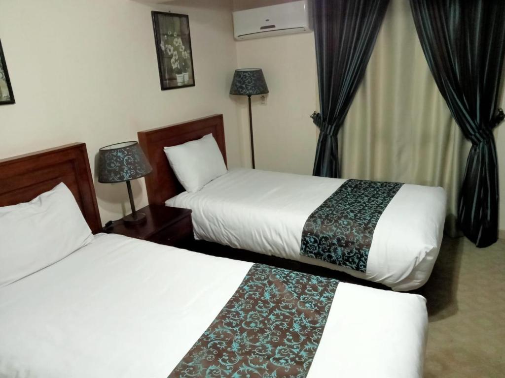 Postel nebo postele na pokoji v ubytování Al Saraya October Hotel