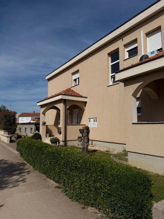 Budova, v ktorej sa apartmán nachádza