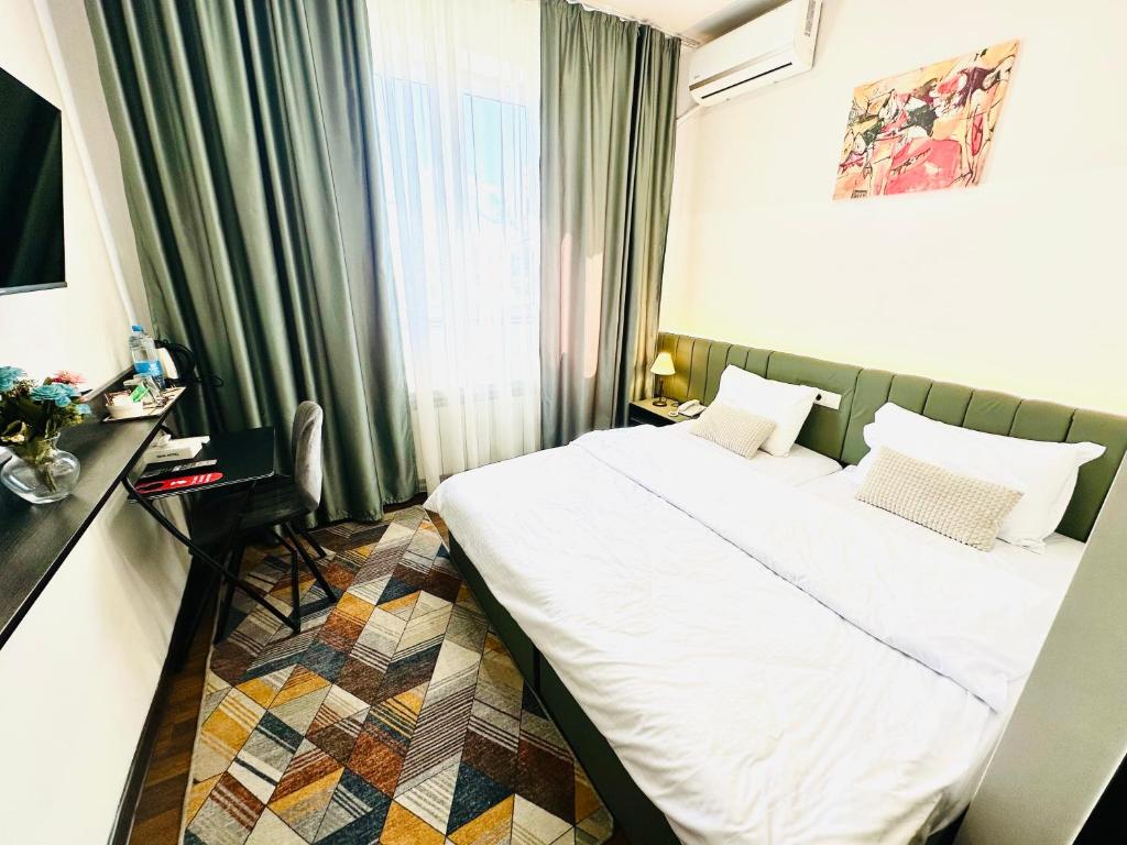 Postel nebo postele na pokoji v ubytování NAVA Hotel Yerevan