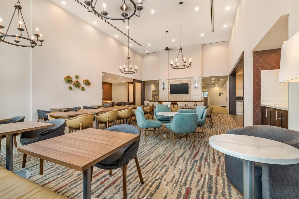 Posezení v ubytování Homewood Suites By Hilton Schenectady