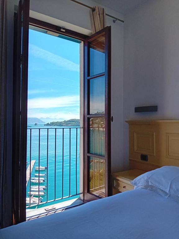 Postel nebo postele na pokoji v ubytování Hotel Paradiso Portov enere