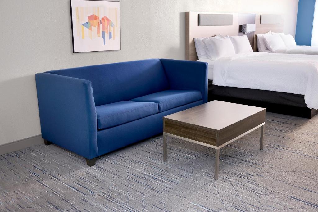 Holiday Inn Express & Suites Chicago North Shore - Niles by IHG photo
