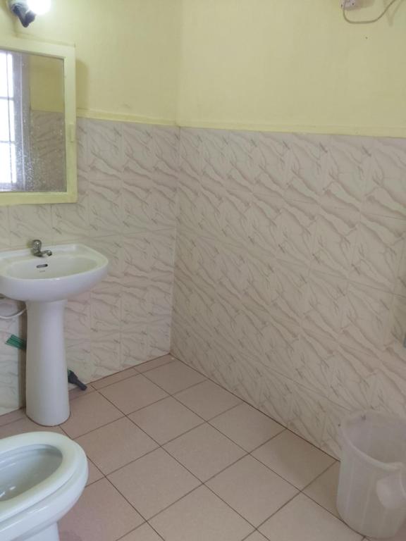 Bagno di Johnson's Homestay With Pool & Ecohouseboat near town beach