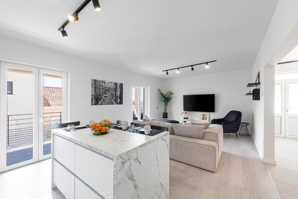 Apartment White Sunshine