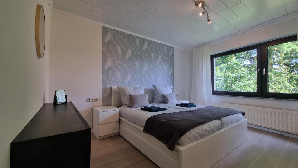 a bedroom with a bed and a desk and a window at Ferienwohnung I mit Panoramablick in der Altstadt von Arnsberg in Arnsberg