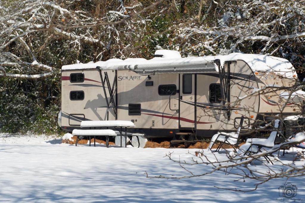 Cozy Camper Rental-Fully Equipped v zimě