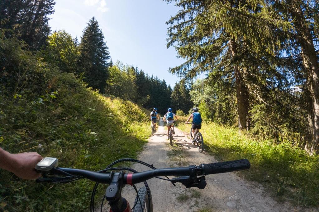 Jízda na kole v ubytování Keystone Lodge by Alpine Resorts nebo okolí