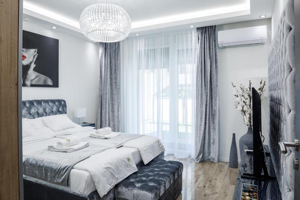 Ένα ή περισσότερα κρεβάτια σε δωμάτιο στο Rebany Apartman 4 Central Location