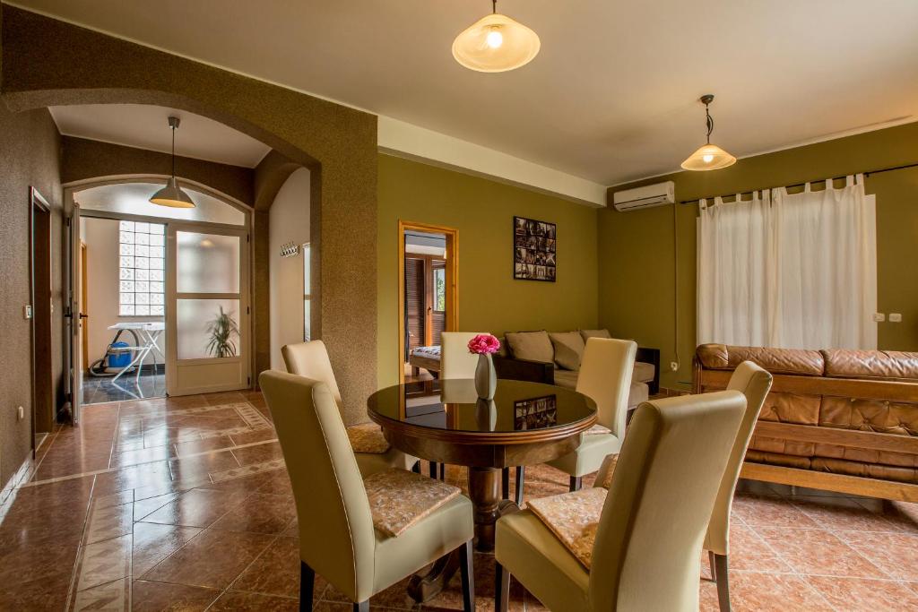 Posedenie v ubytovaní Ava apartmani