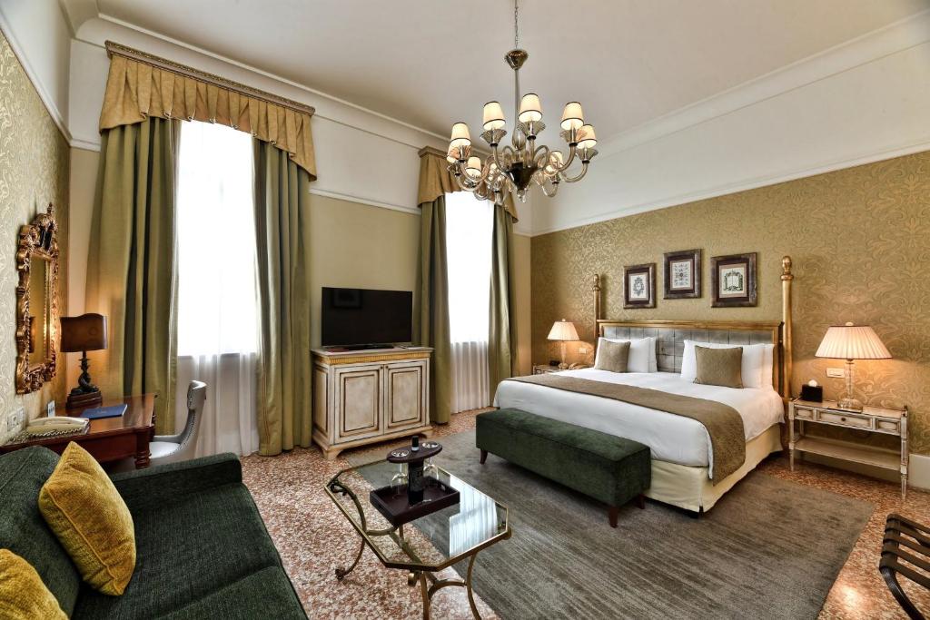 Postel nebo postele na pokoji v ubytování San Clemente Palace, Venice - Managed by Mandarin Oriental