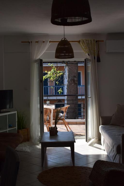 Posezení v ubytování Platamon Boho Apartment 2- Με θέα την θάλασσα
