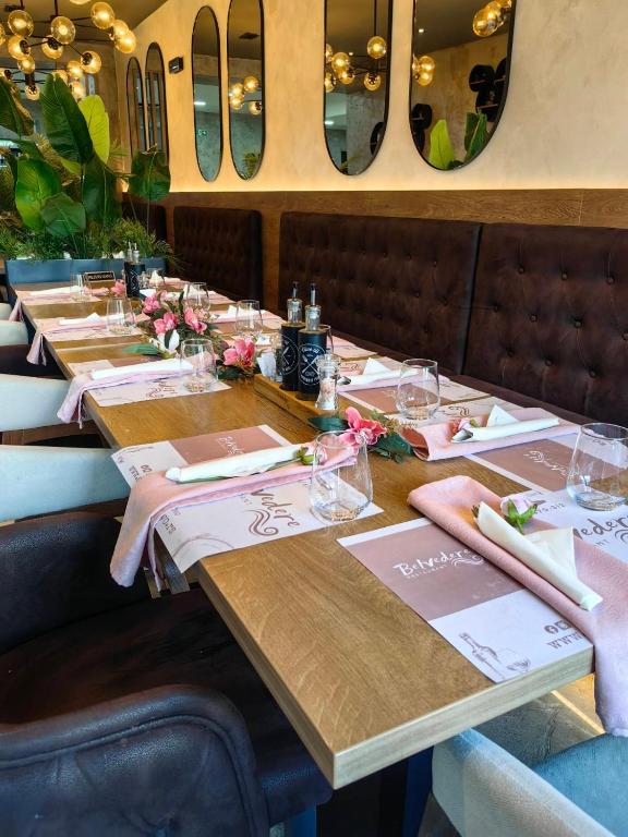 Restoran ili drugo mesto za obedovanje u objektu Belvedere RESORT