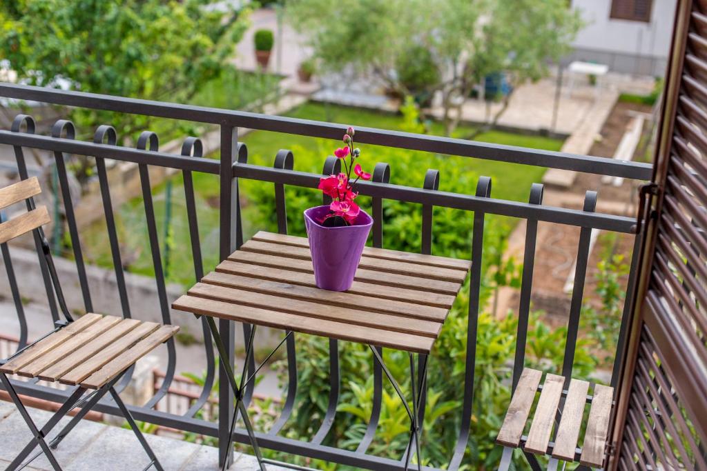 Balkón alebo terasa v ubytovaní Ava apartmani