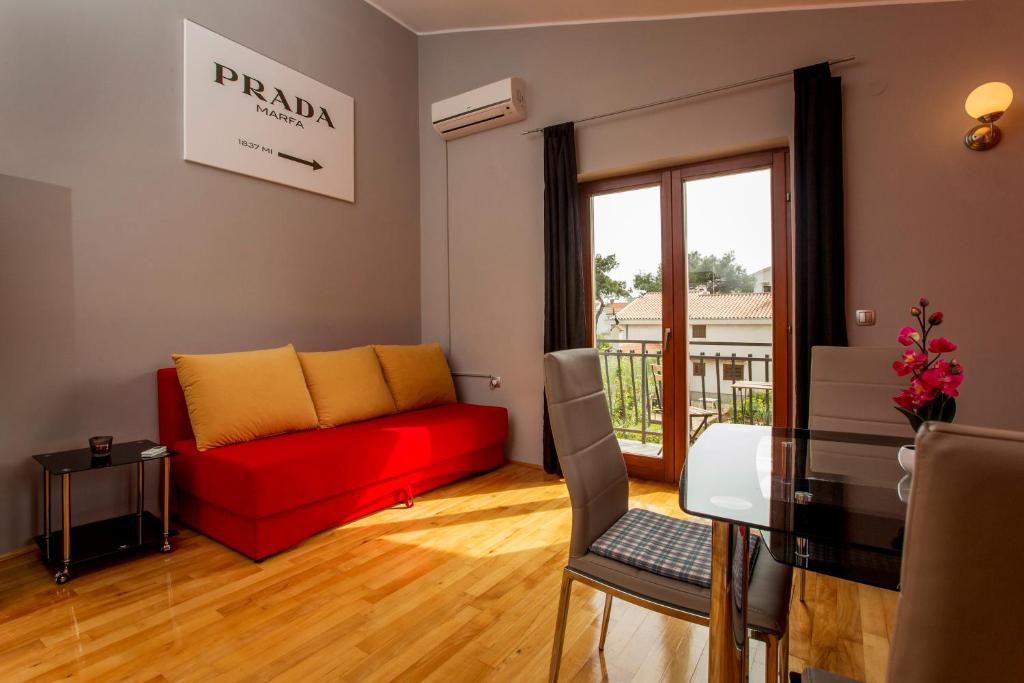 Posedenie v ubytovaní Ava apartmani