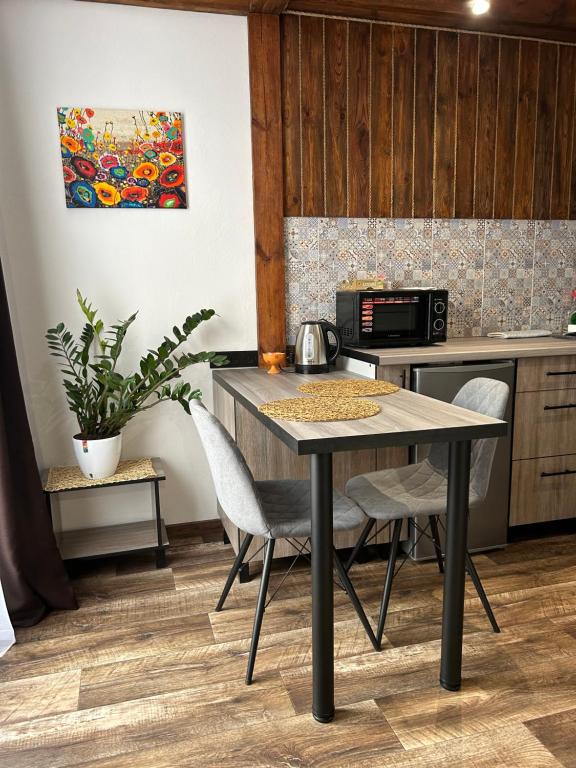 Kuchyň nebo kuchyňský kout v ubytování Гостьовий Дім Guest House