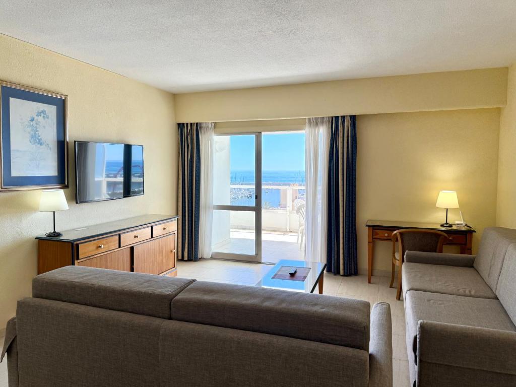 PYR BeachFront and Pool Apartment