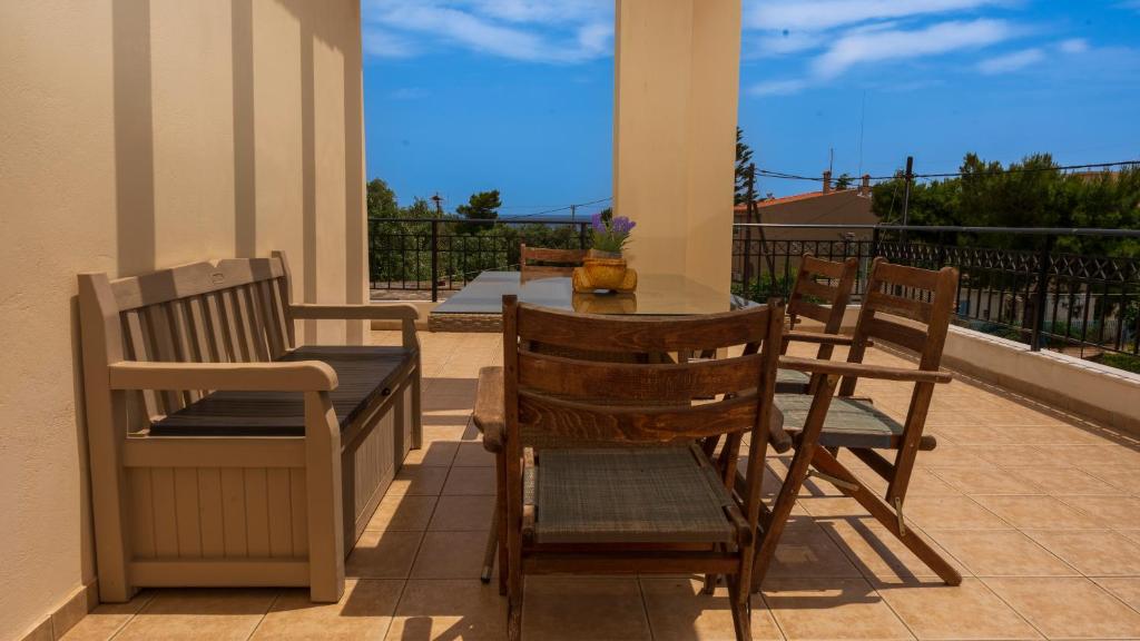 A balcony or terrace at Evelyn's House