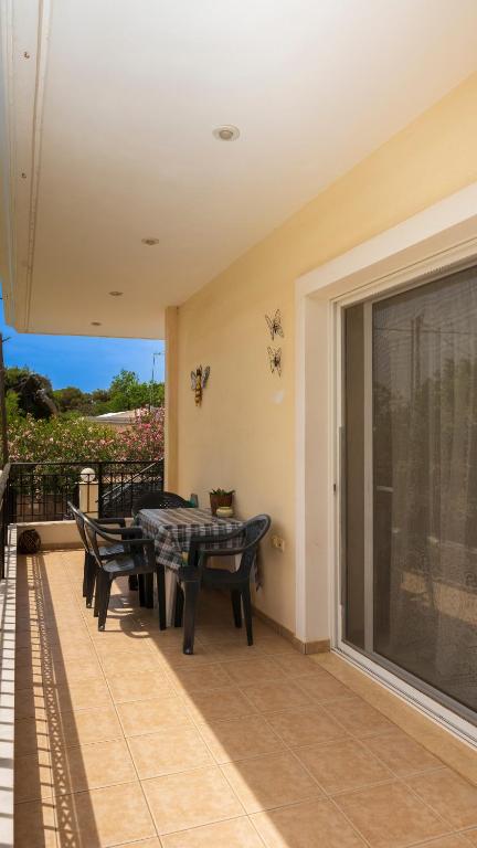 A balcony or terrace at Evelyn's House