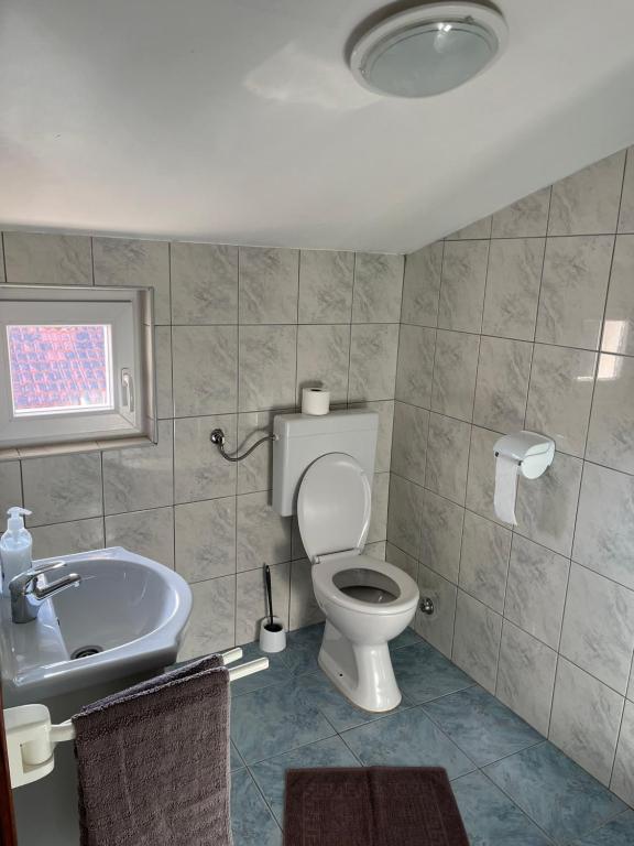 Łazienka w obiekcie Apartmani Italo