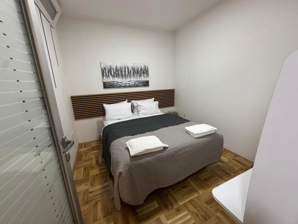 Postel nebo postele na pokoji v ubytování Sara City Center