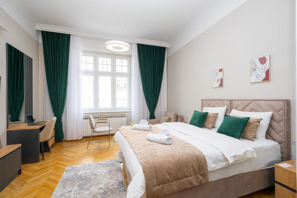 Ένα ή περισσότερα κρεβάτια σε δωμάτιο στο Titova Design Apartments