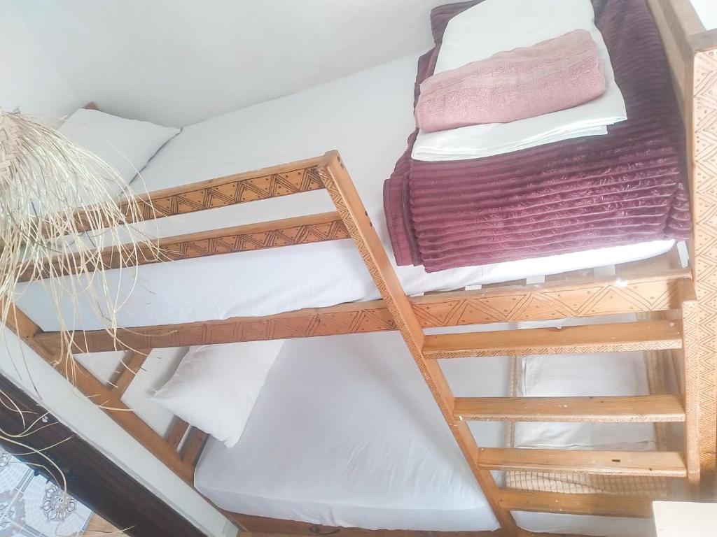 Palanda nebo palandy na pokoji v ubytování Idriss Seaview Guesthouse