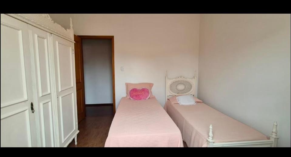 Ένα ή περισσότερα κρεβάτια σε δωμάτιο στο Casa familiar para temporada