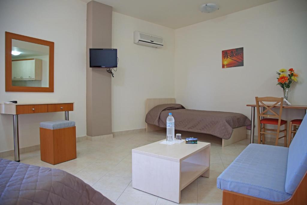 TV a/nebo společenská místnost v ubytování Hotel Sea Breeze