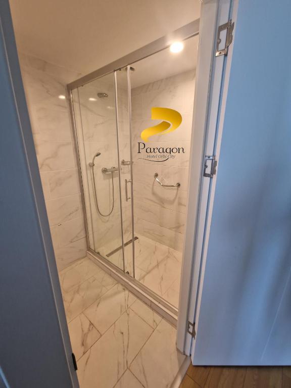 Koupelna v ubytování PARAGON HOTEL - Orbi City