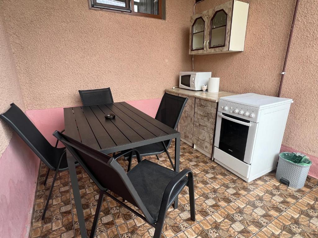 Kuchyň nebo kuchyňský kout v ubytování CASA ANDREI