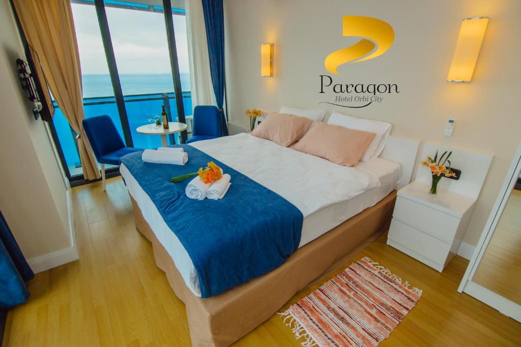 Postel nebo postele na pokoji v ubytování PARAGON HOTEL - Orbi City
