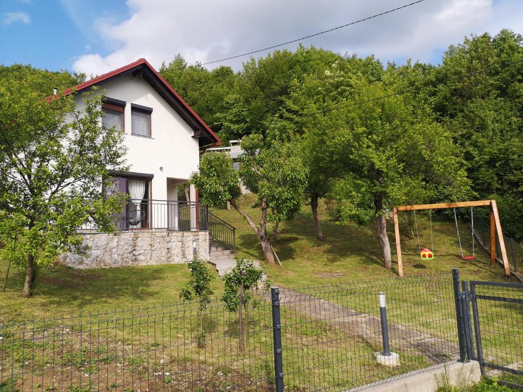 a house with a yard with a playground at Kuća za odmor IVA in Stajnica