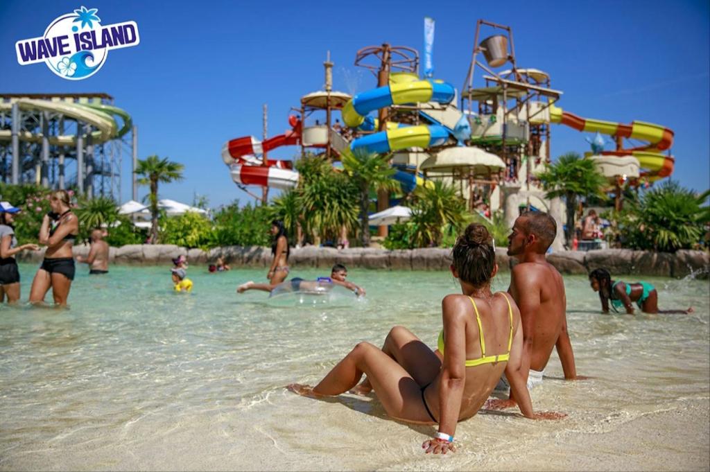 a group of people in the water at a water park at Auravignon in Sorgues