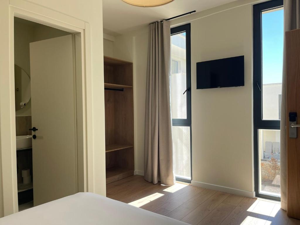 Φωτογραφία από το άλμπουμ του South Villas and Suites σε Dhërmi